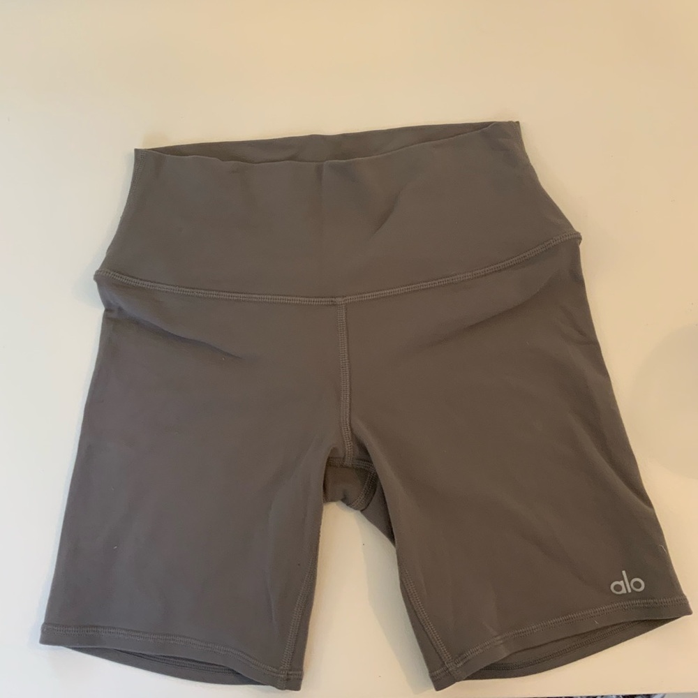 Alo Women’s Smokey Gray Biker Shorts